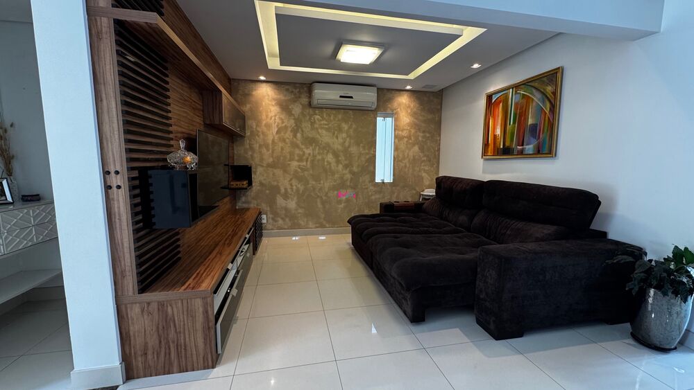 Casa de Condomínio à venda com 4 quartos, 240m² - Foto 1