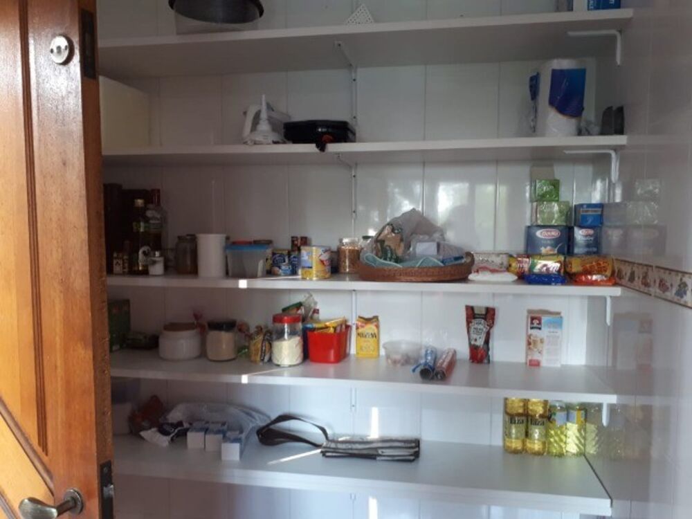 Casa de Condomínio à venda com 4 quartos, 305m² - Foto 2