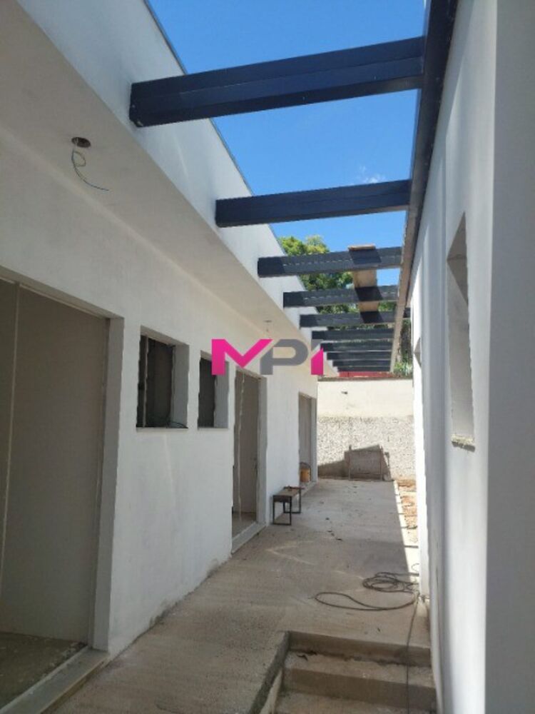 Casa de Condomínio à venda com 3 quartos, 290m² - Foto 1