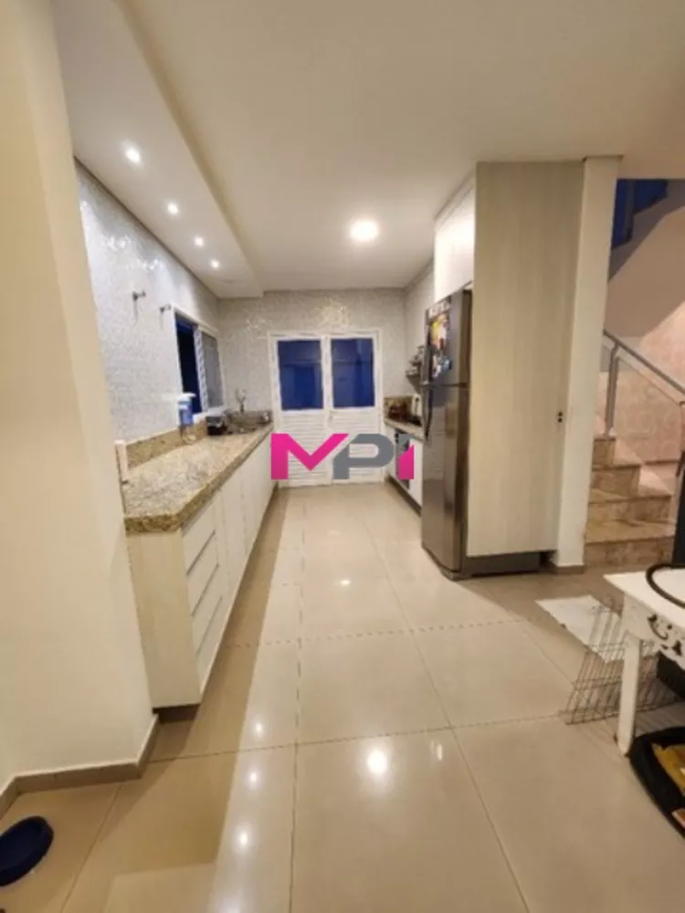 Casa à venda com 3 quartos, 220m² - Foto 3