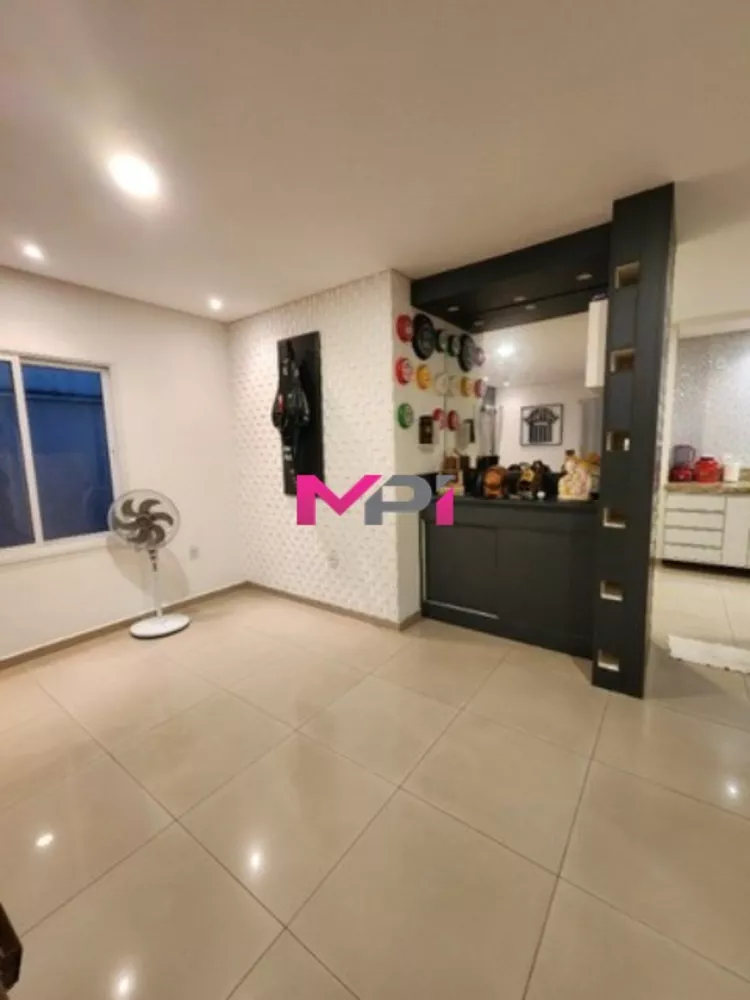 Casa à venda com 3 quartos, 220m² - Foto 2