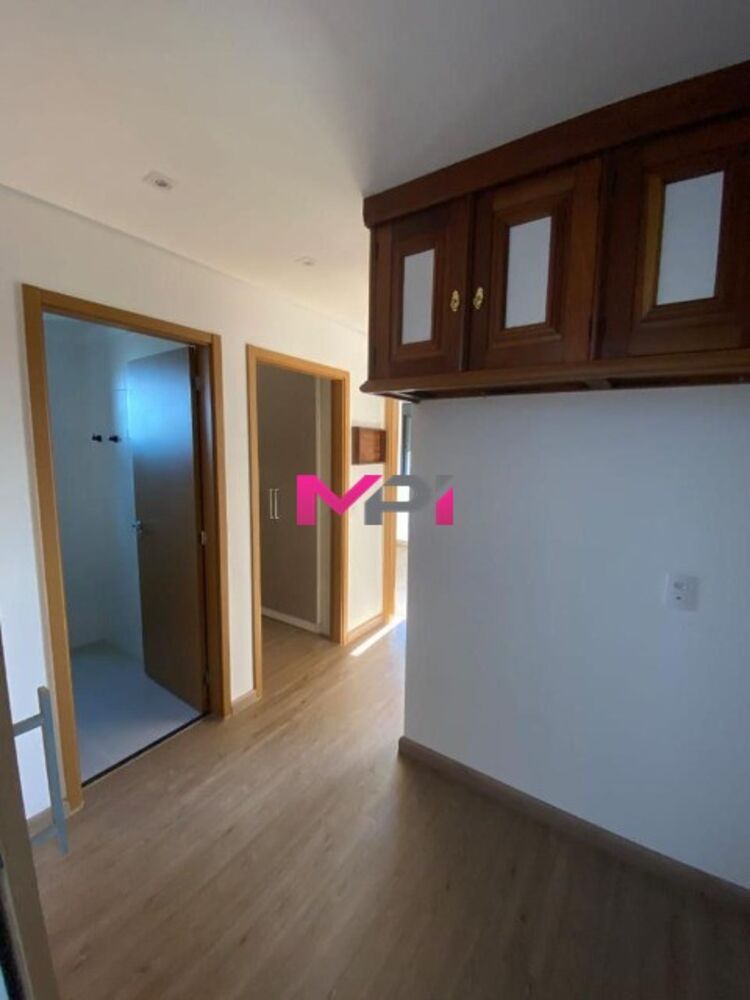 Apartamento à venda com 3 quartos, 121m² - Foto 2