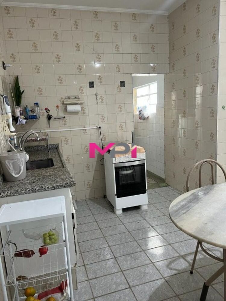 Casa à venda com 2 quartos, 225m² - Foto 2