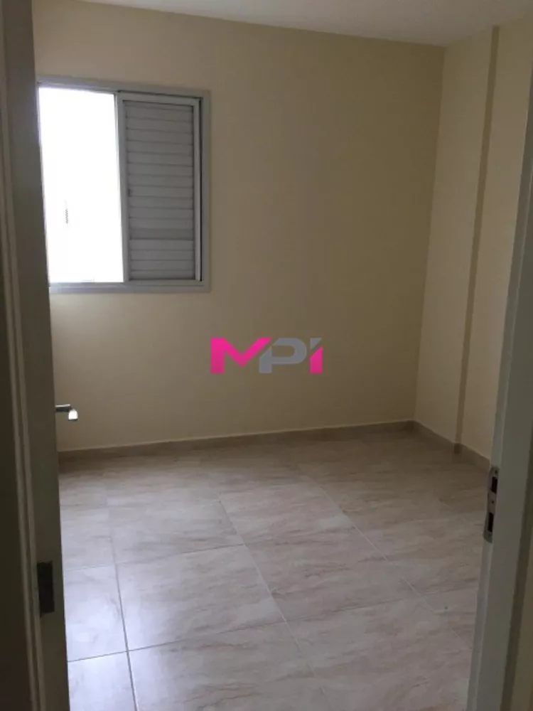 Apartamento à venda com 3 quartos, 75m² - Foto 4