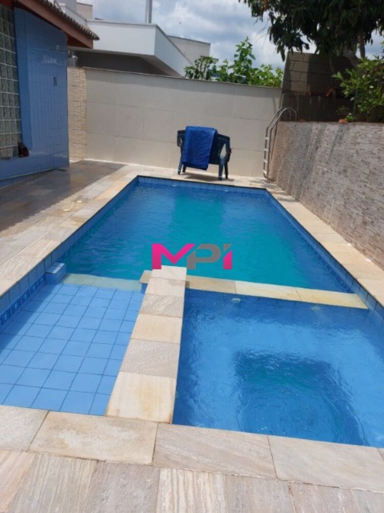 Casa de Condomínio à venda com 3 quartos, 235m² - Foto 2