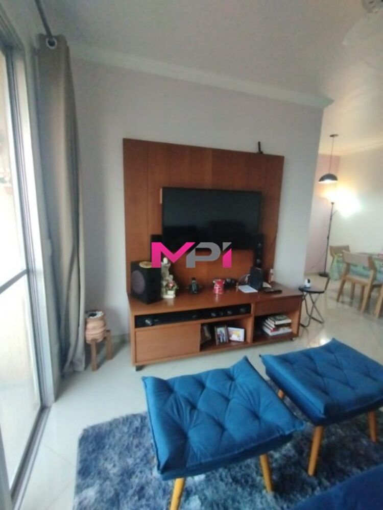 Apartamento à venda com 3 quartos, 75m² - Foto 2