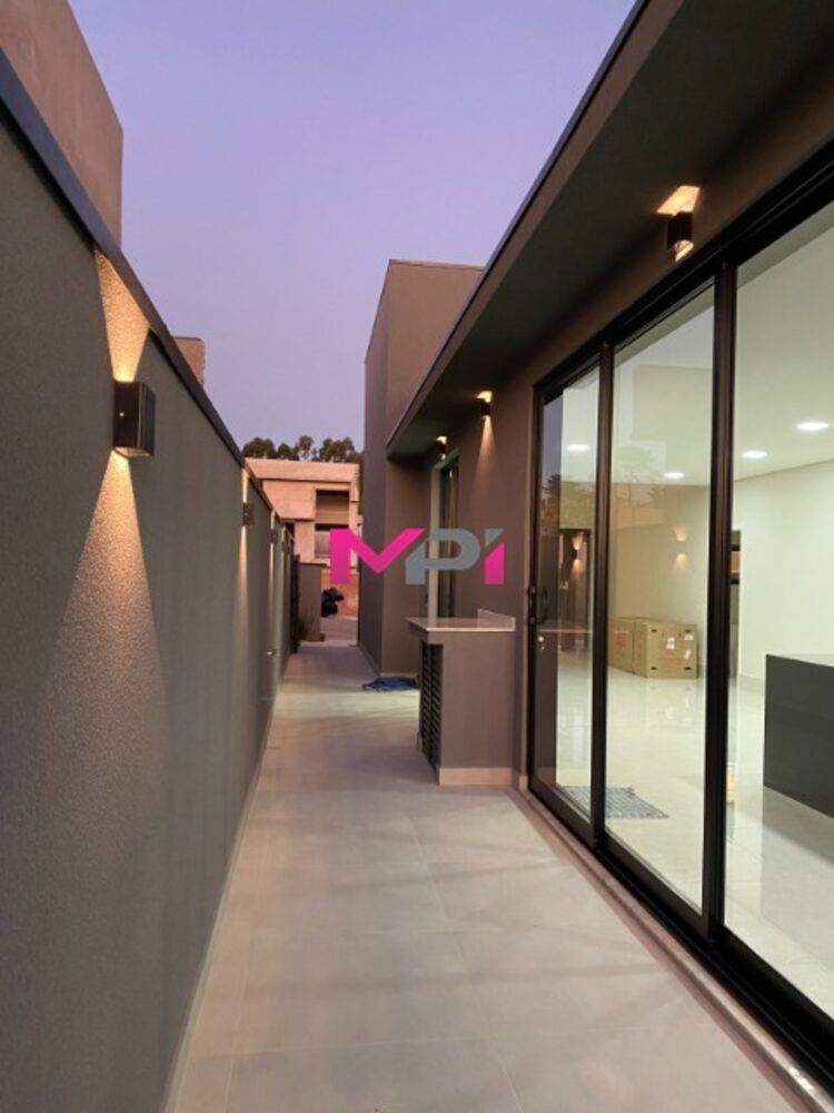 Casa de Condomínio à venda com 3 quartos, 164m² - Foto 1