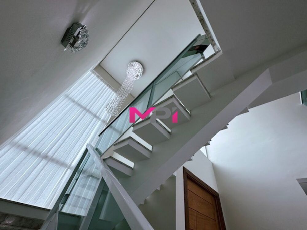 Casa de Condomínio à venda com 4 quartos, 340m² - Foto 4