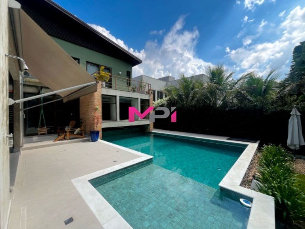 Casa de Condomínio para alugar com 3 quartos, 318m² - Foto 1