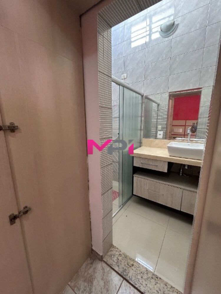 Casa à venda com 6 quartos, 261m² - Foto 3
