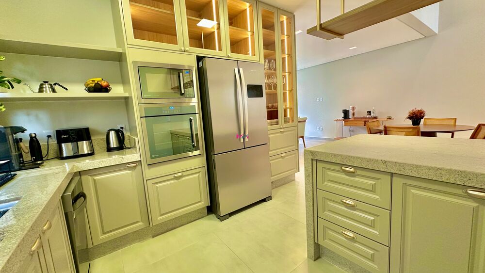 Casa de Condomínio à venda com 3 quartos, 250m² - Foto 3