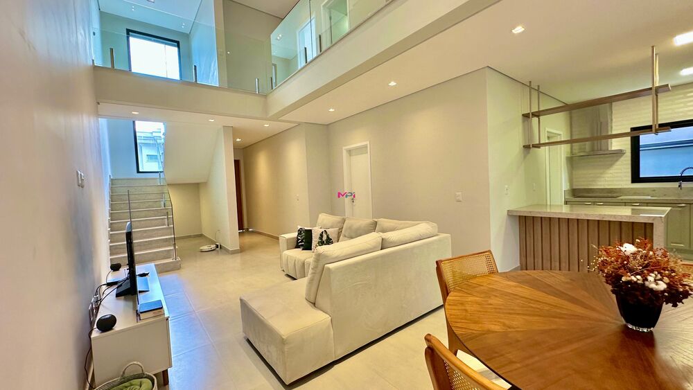 Casa de Condomínio à venda com 3 quartos, 250m² - Foto 1