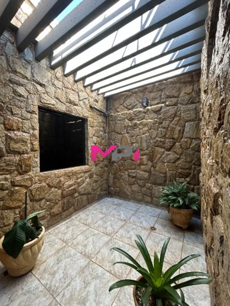 Casa, 4 quartos, 261 m² - Foto 2