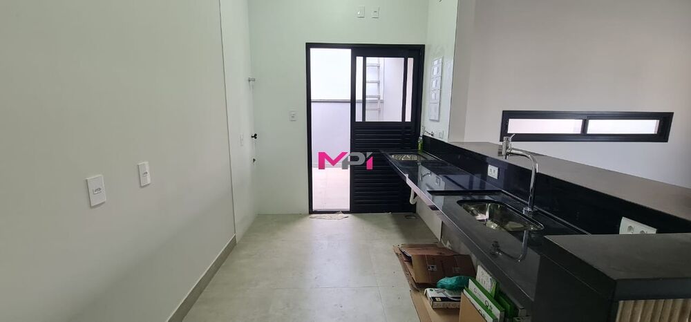 Casa à venda com 3 quartos, 100m² - Foto 2