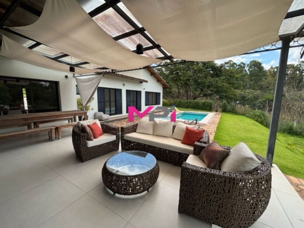 Casa de Condomínio à venda com 3 quartos, 280m² - Foto 1