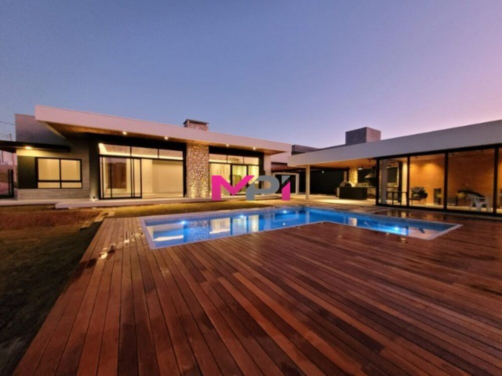Casa de Condomínio à venda com 4 quartos, 312m² - Foto 1