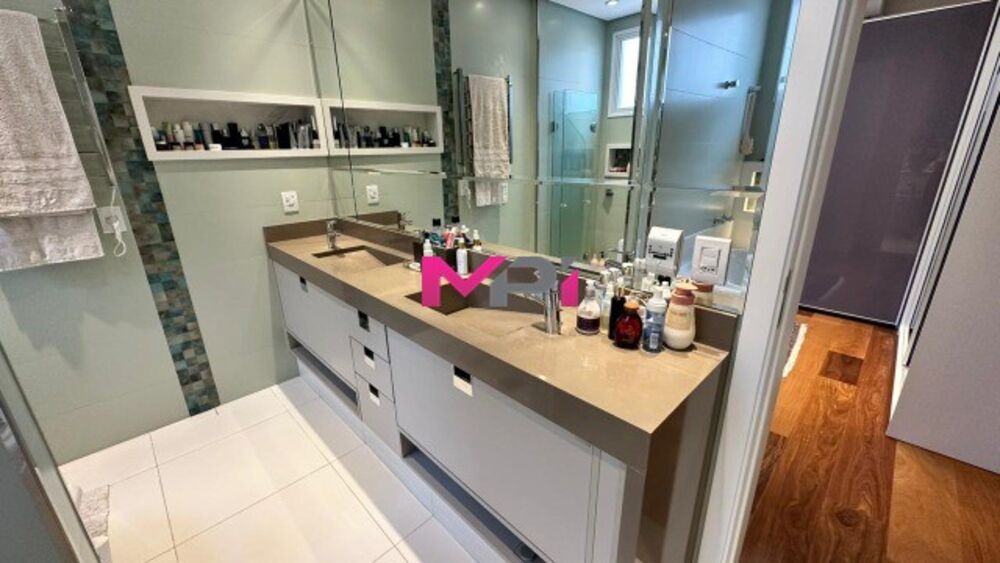 Apartamento à venda com 4 quartos, 232m² - Foto 2