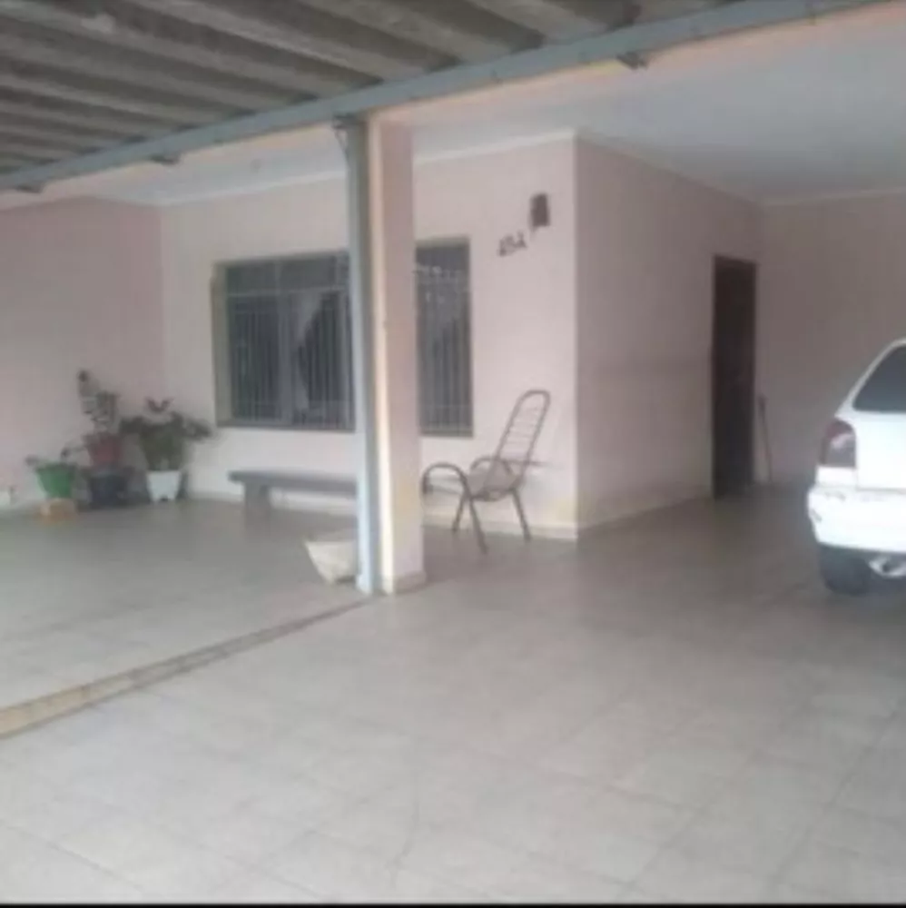 Casa à venda com 3 quartos, 230m² - Foto 1