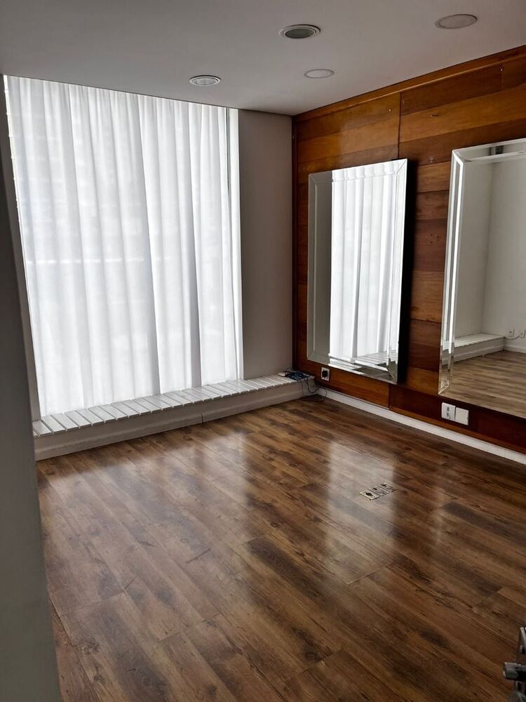 Casa para alugar com 7 quartos, 630m² - Foto 1
