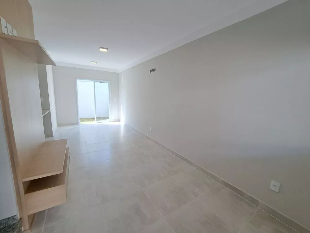 Casa de Condomínio para alugar com 3 quartos, 105m² - Foto 3