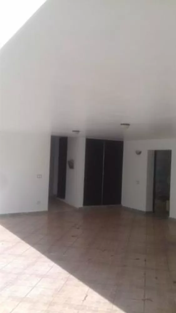 Casa de Condomínio à venda com 4 quartos, 600m² - Foto 2