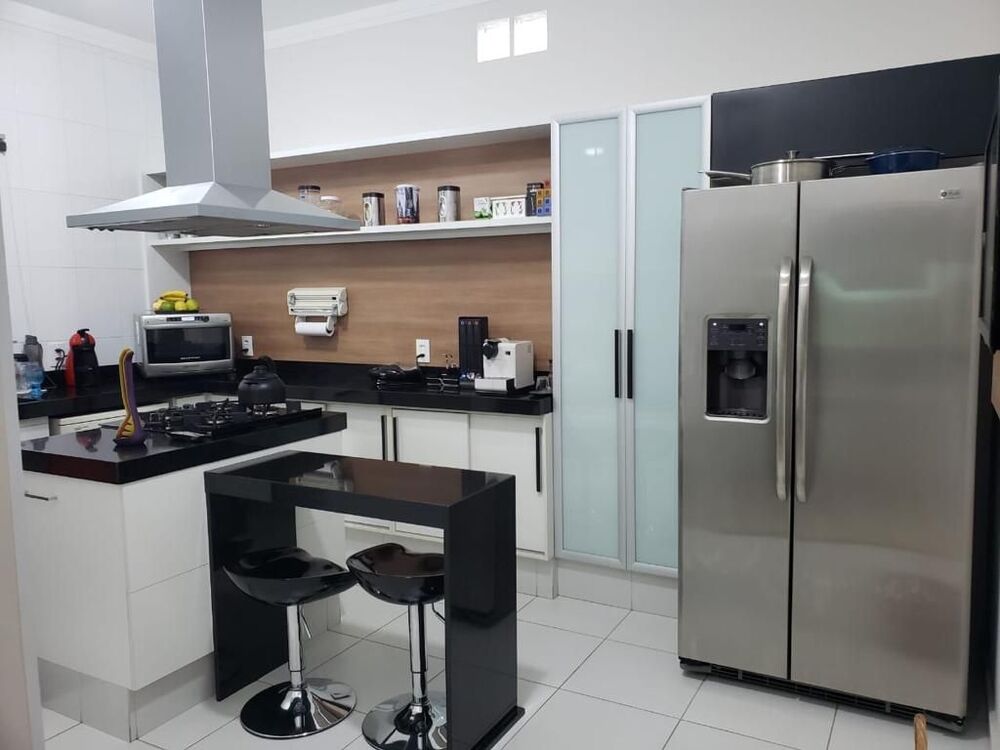Casa de Condomínio à venda com 3 quartos, 235m² - Foto 4
