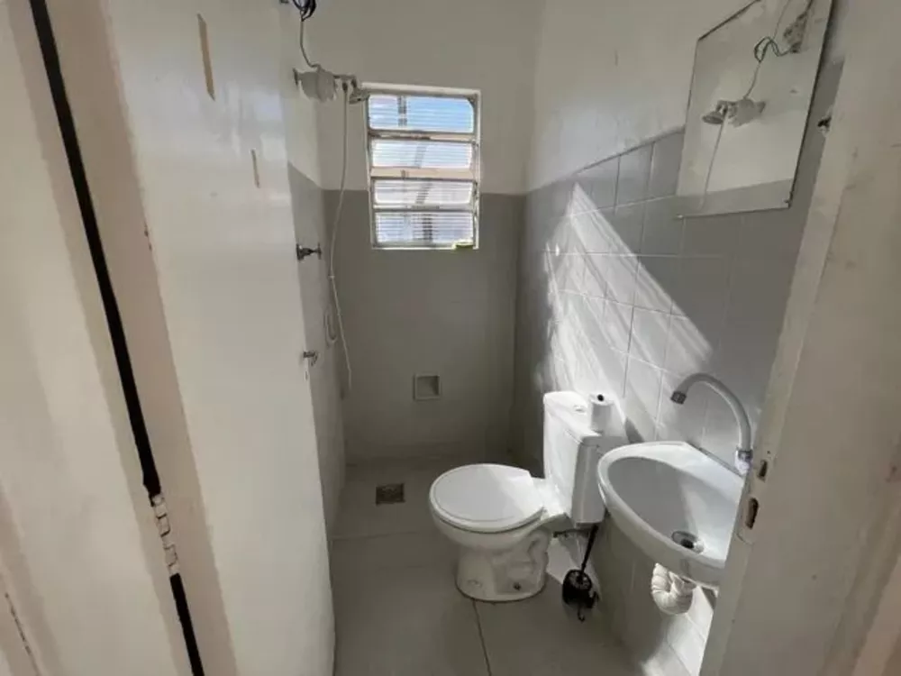 Casa para alugar com 4 quartos, 248m² - Foto 1