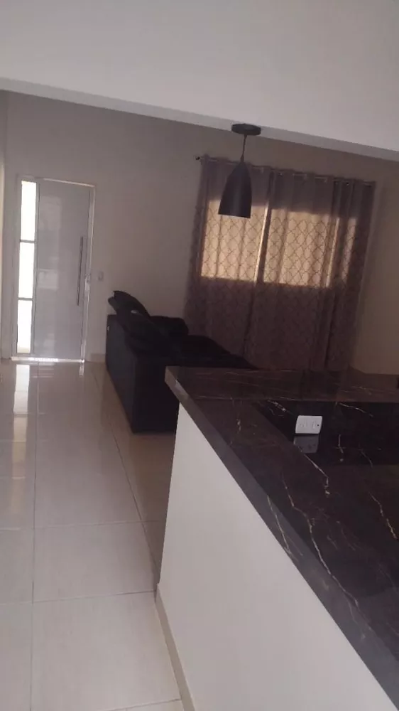 Casa à venda com 2 quartos, 80m² - Foto 1