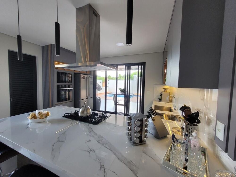 Casa, 3 quartos, 235 m² - Foto 1