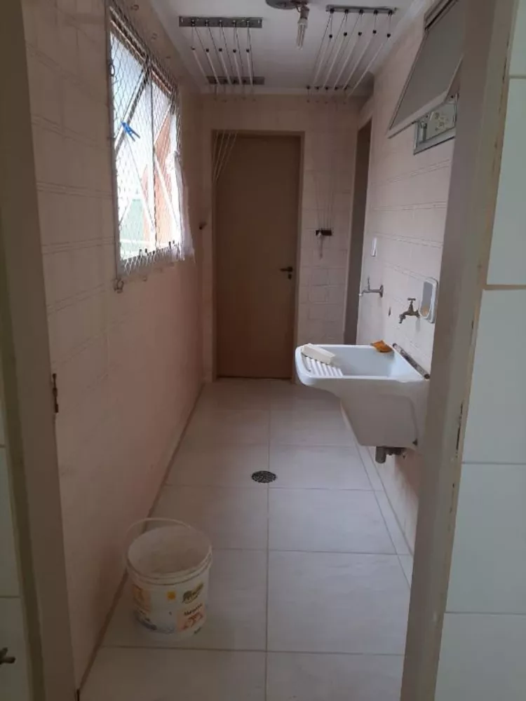 Apartamento à venda com 3 quartos, 70m² - Foto 2