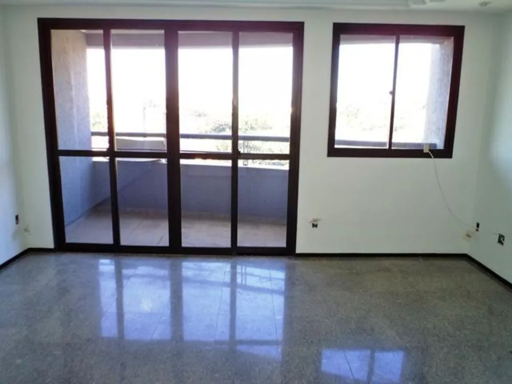 Apartamento à venda com 2 quartos, 75m² - Foto 2