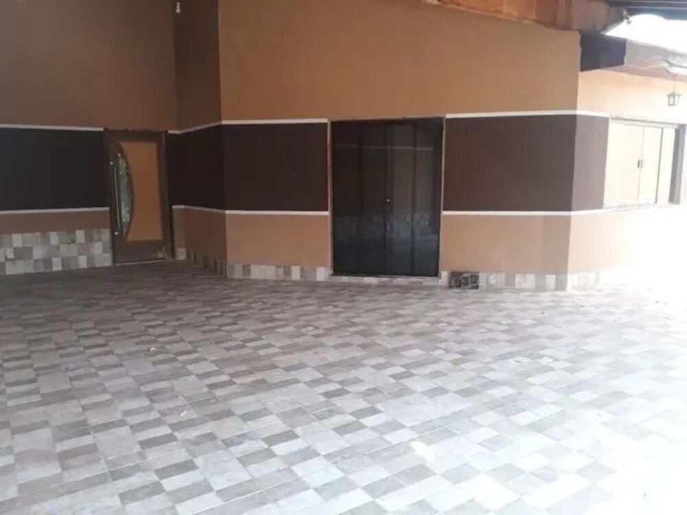 Casa à venda com 5 quartos, 250m² - Foto 2
