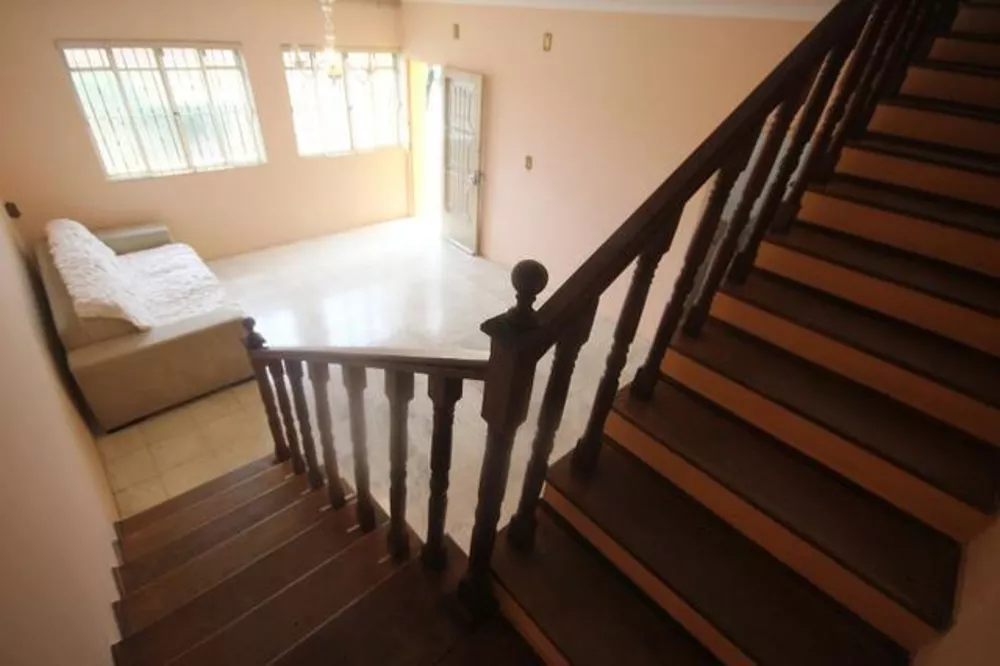 Sobrado à venda com 5 quartos, 380m² - Foto 1