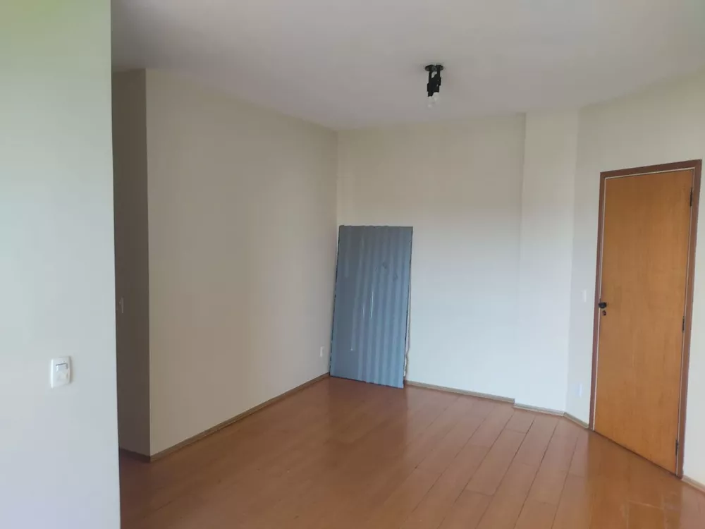 Apartamento à venda com 2 quartos, 70m² - Foto 4