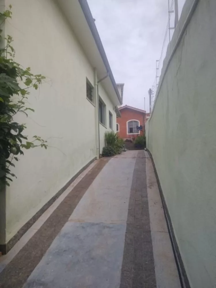 Casa à venda com 3 quartos, 250m² - Foto 2