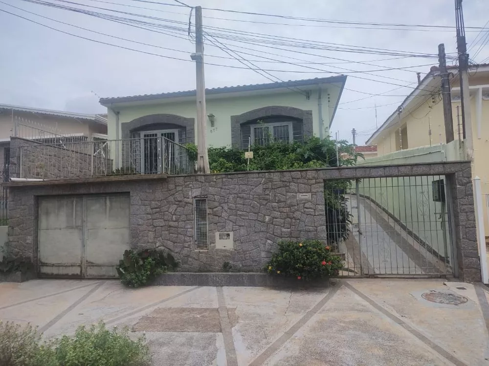 Casa à venda com 3 quartos, 250m² - Foto 1