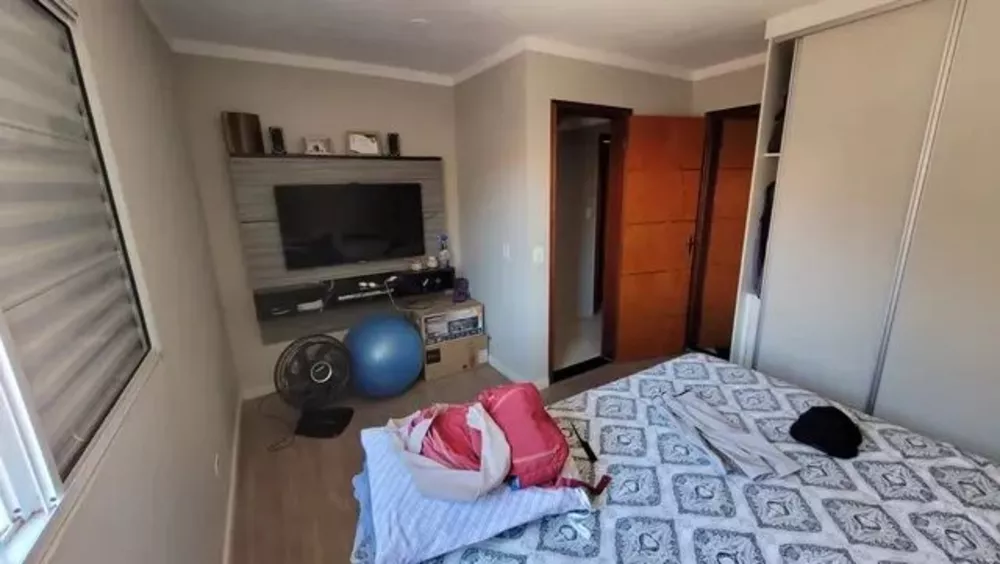 Casa à venda com 3 quartos, 200m² - Foto 1