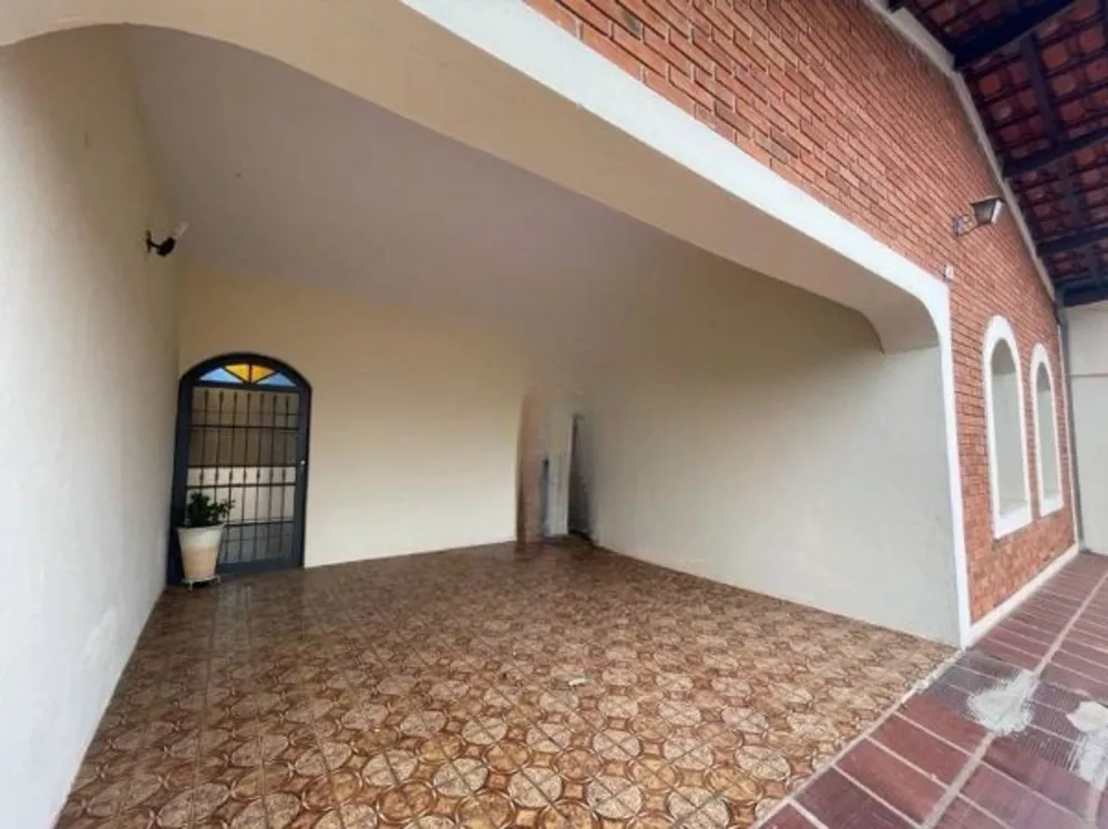 Casa à venda com 3 quartos, 120m² - Foto 1