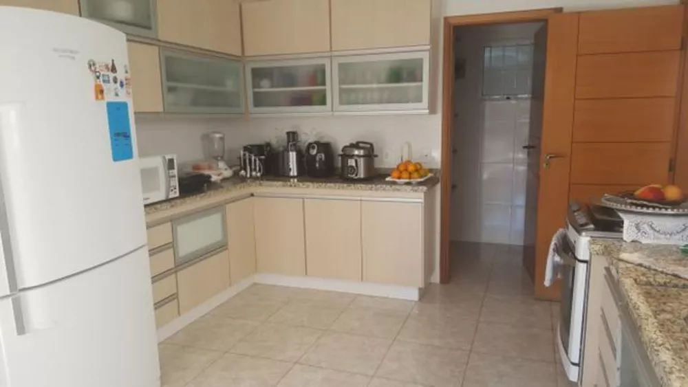 Casa para alugar com 4 quartos, 330m² - Foto 5