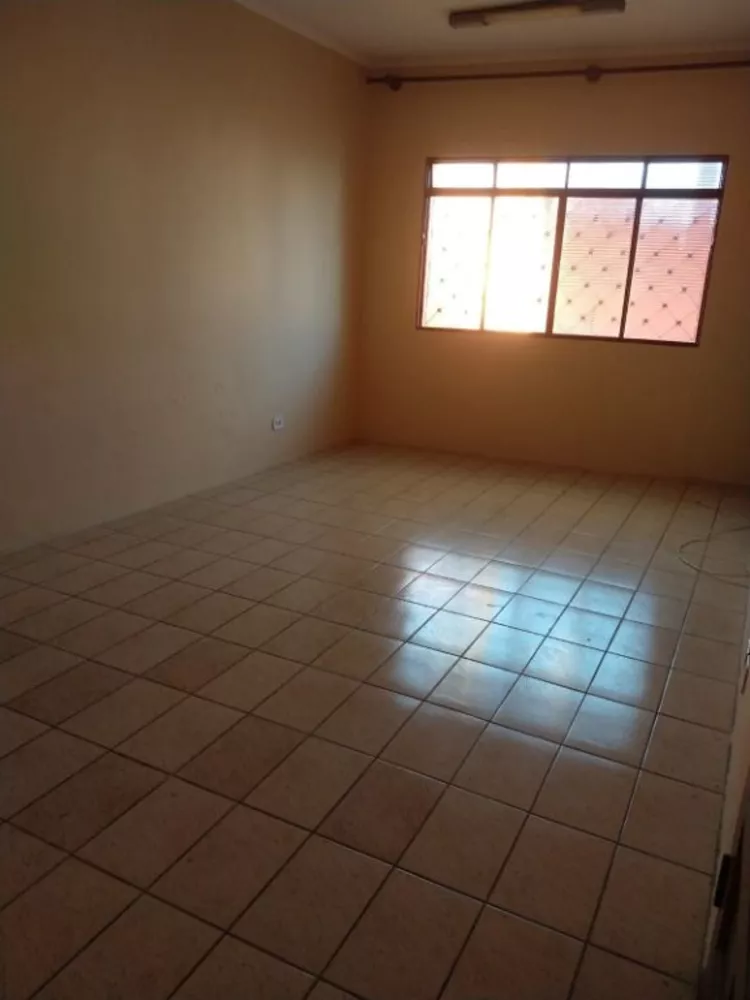 Sobrado à venda com 3 quartos, 190m² - Foto 1