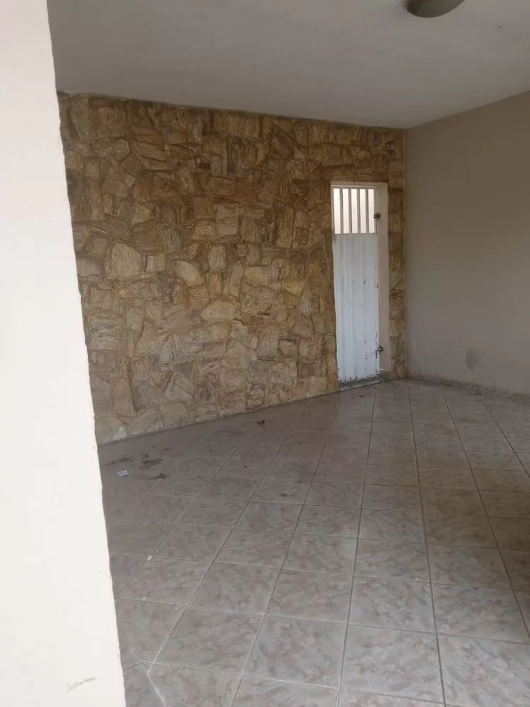 Casa à venda com 4 quartos, 160m² - Foto 1