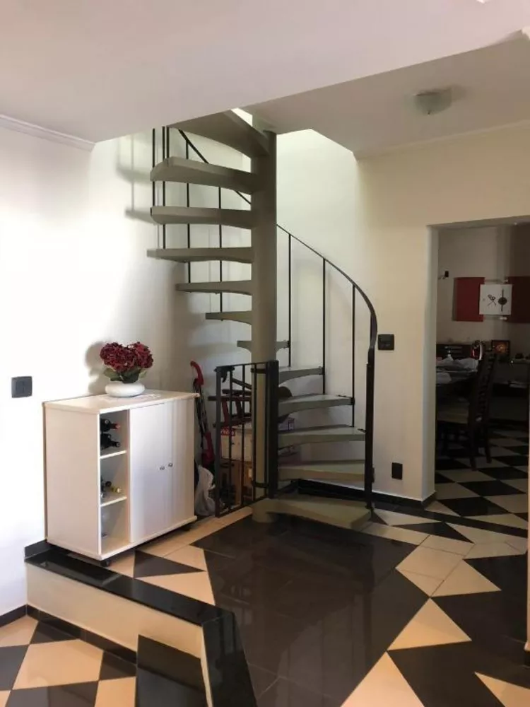 Casa à venda com 3 quartos, 180m² - Foto 1