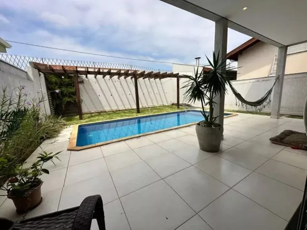 Casa de Condomínio à venda com 3 quartos, 240m² - Foto 4