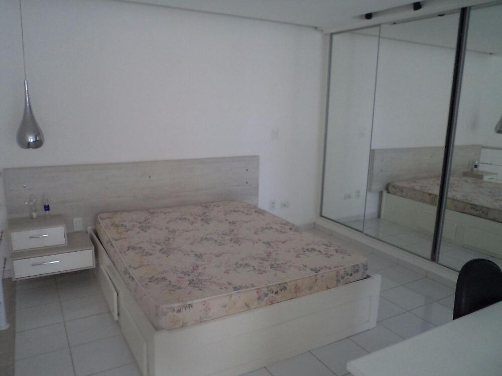Apartamento para alugar com 1 quarto, 100m² - Foto 2