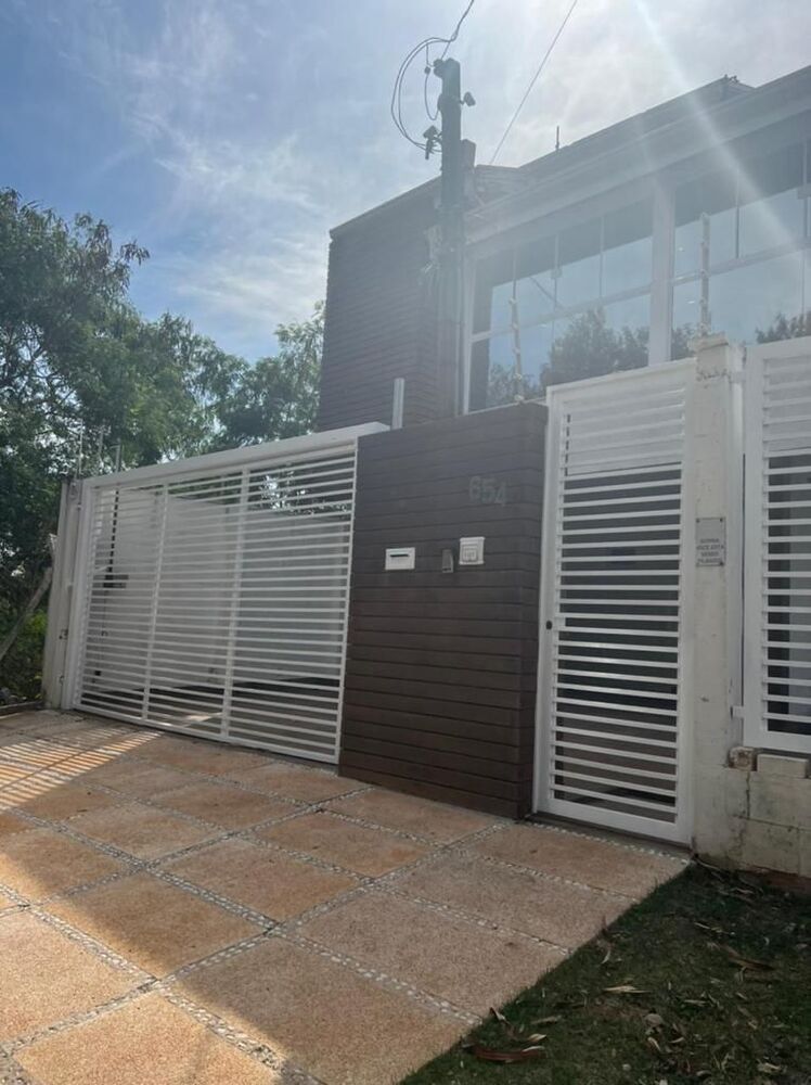 Sobrado, 3 quartos, 239 m² - Foto 1