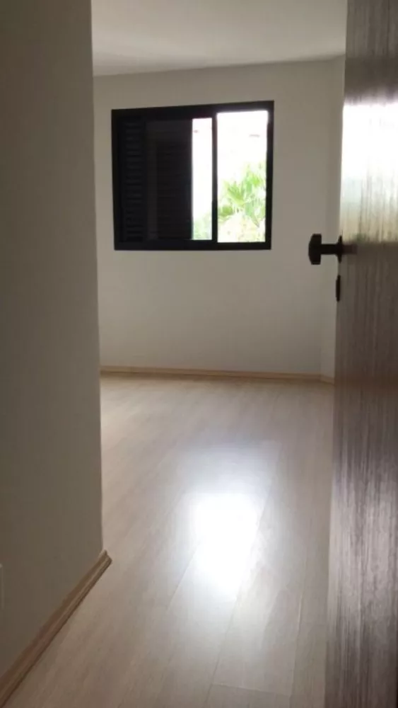 Apartamento à venda com 3 quartos, 113m² - Foto 2