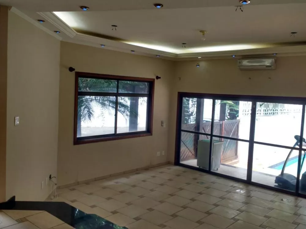 Casa de Condomínio à venda com 4 quartos, 300m² - Foto 1