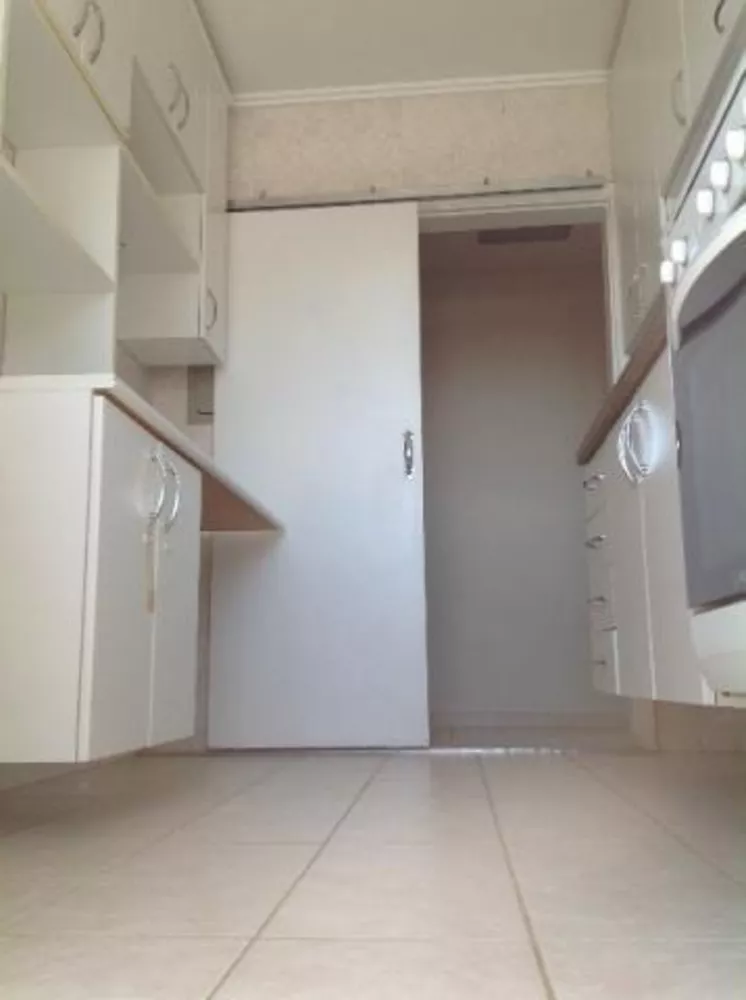 Apartamento à venda com 2 quartos, 70m² - Foto 2