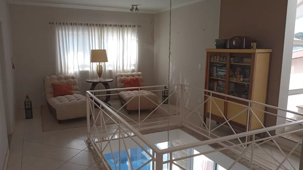 Casa à venda com 3 quartos, 291m² - Foto 4