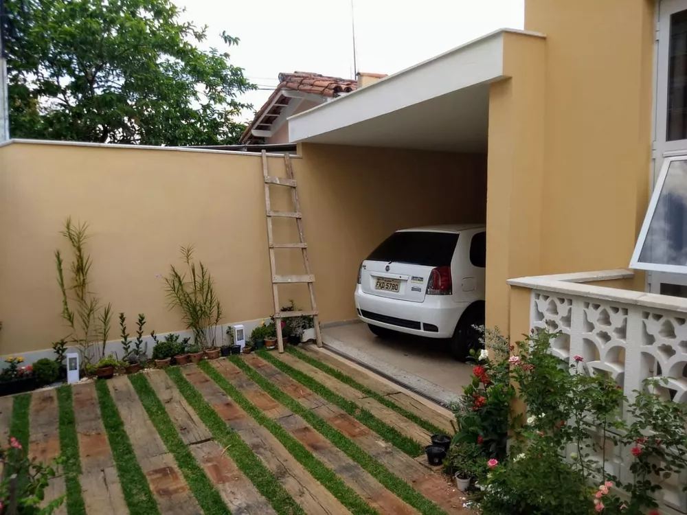 Casa à venda com 4 quartos, 248m² - Foto 2